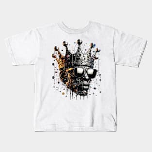 Surreal interpretation of Basquiat's iconic crown motif, with dreamlike lighting effects Kids T-Shirt